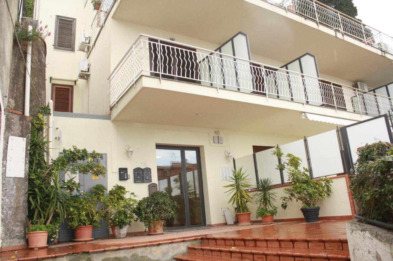 Nice Apartment In تاورمينا المظهر الخارجي الصورة